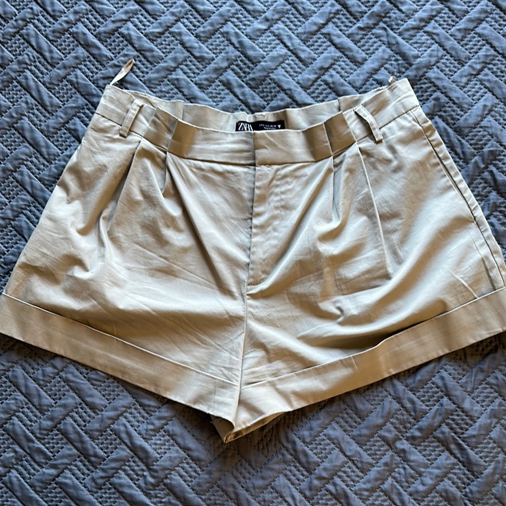 Zara Women's High Waist Beige Shorts